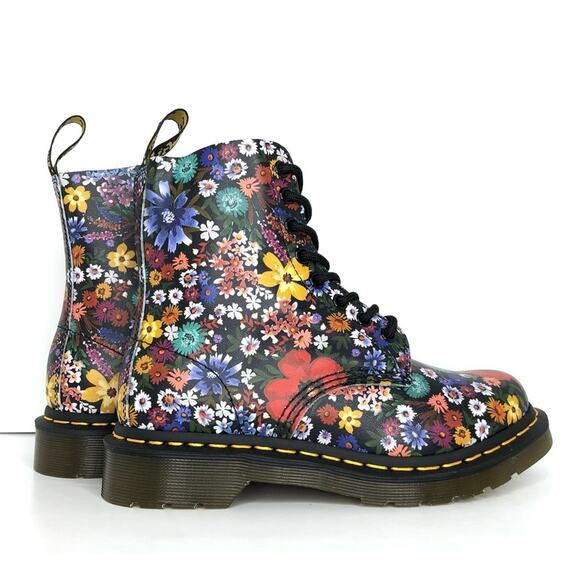 NIB Dr Martens Wanderlust Multi Colored Graphic Floral Lace Up Boots Women’s 6 - Picture 3 of 9